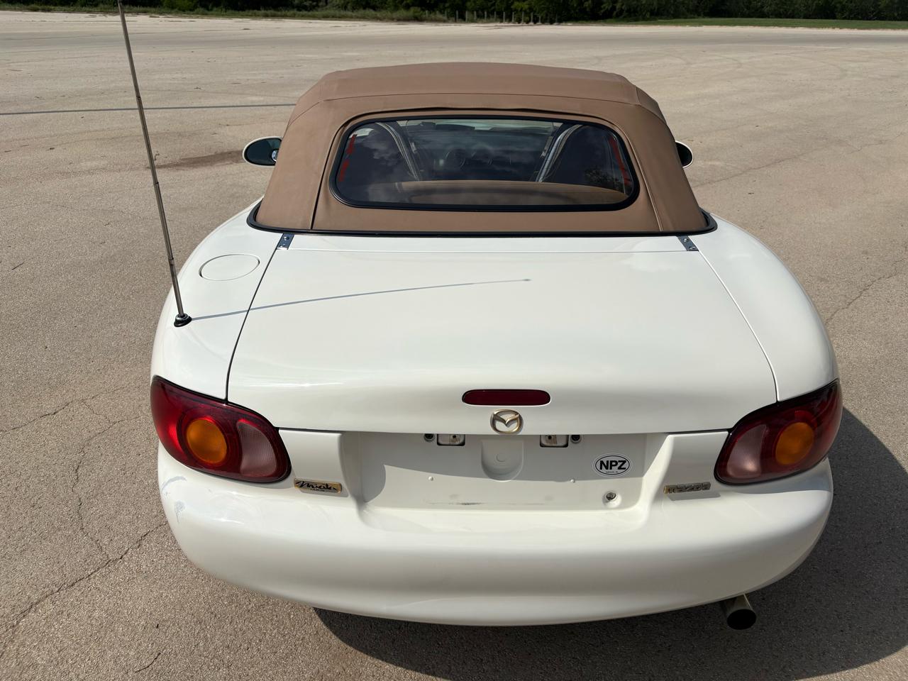 Mazda MX-5 Miata 2dr Conv SE Special Edition 2000