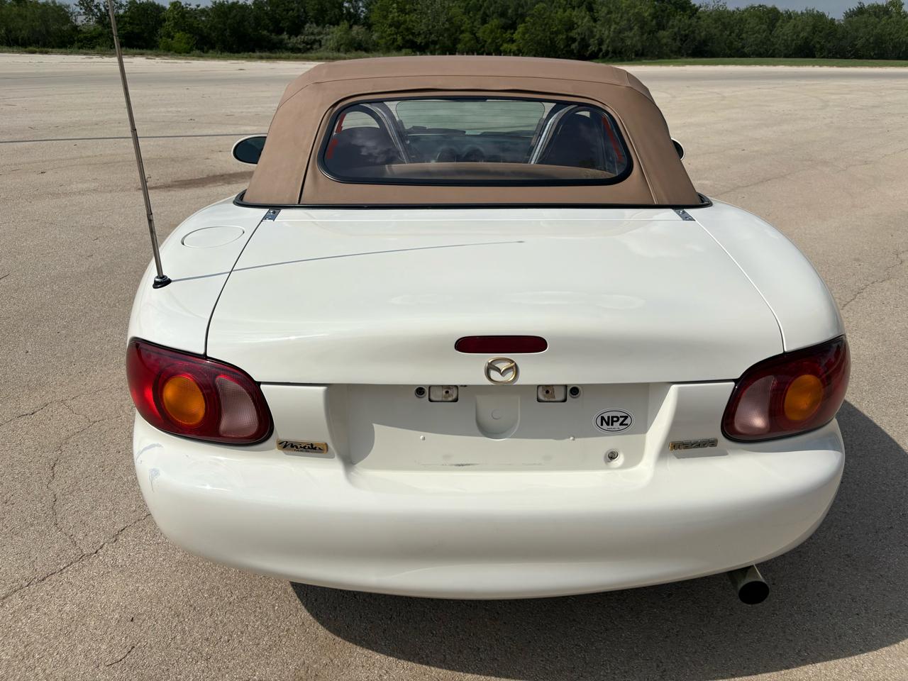 Mazda MX-5 Miata 2dr Conv SE Special Edition 2000