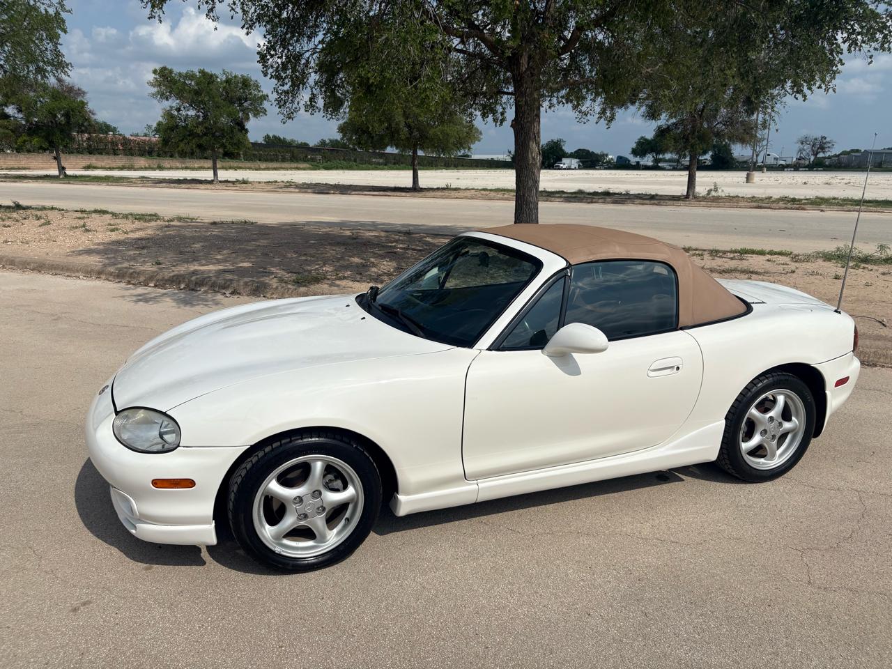 Mazda MX-5 Miata 2dr Conv SE Special Edition 2000