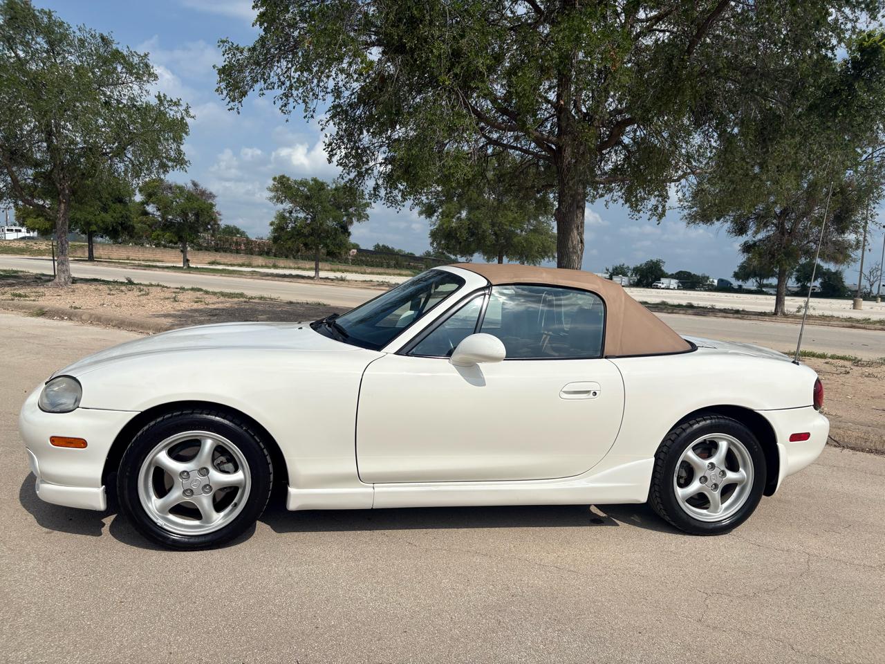 Mazda MX-5 Miata 2dr Conv SE Special Edition 2000