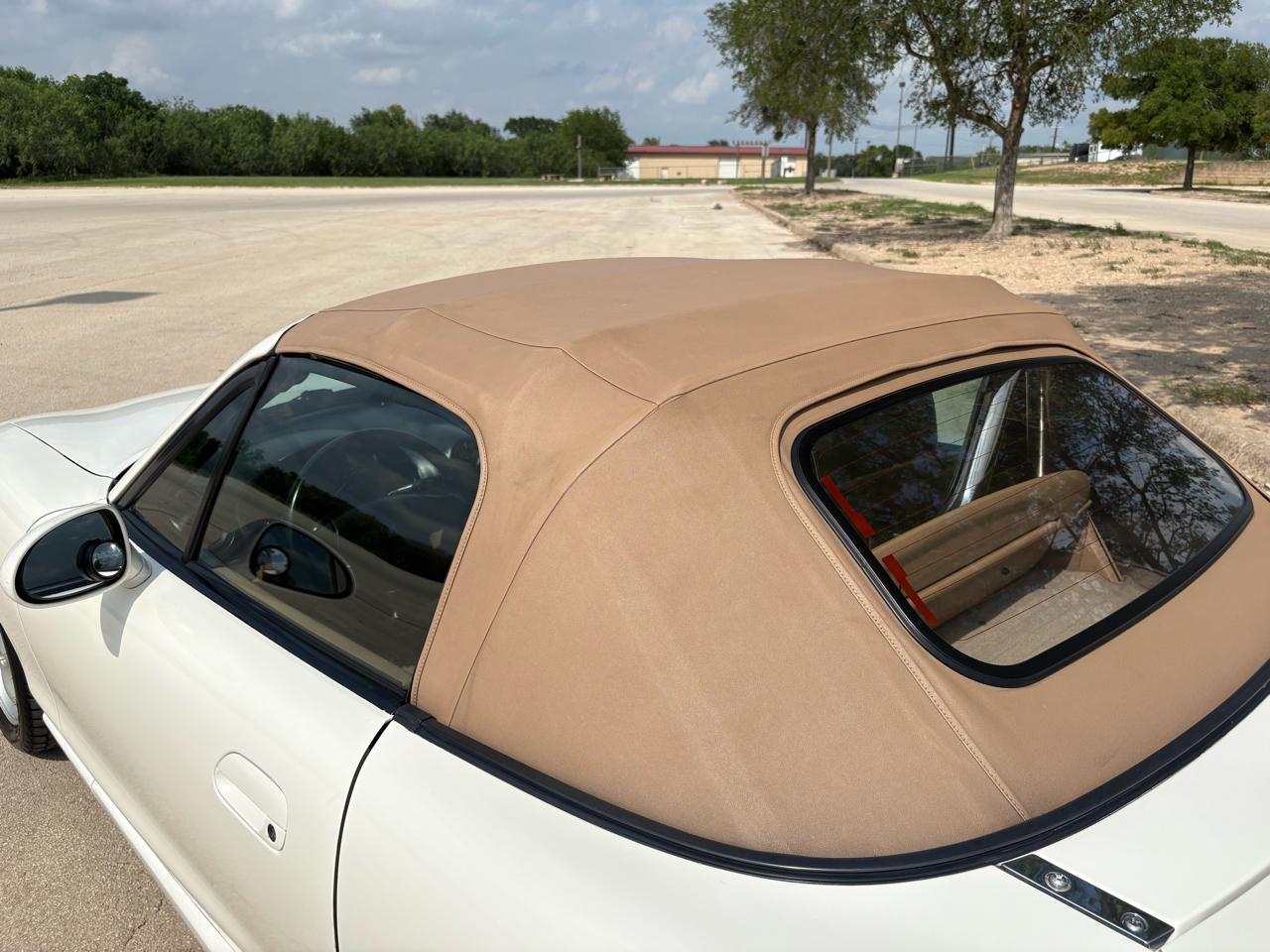 Mazda MX-5 Miata 2dr Conv SE Special Edition 2000