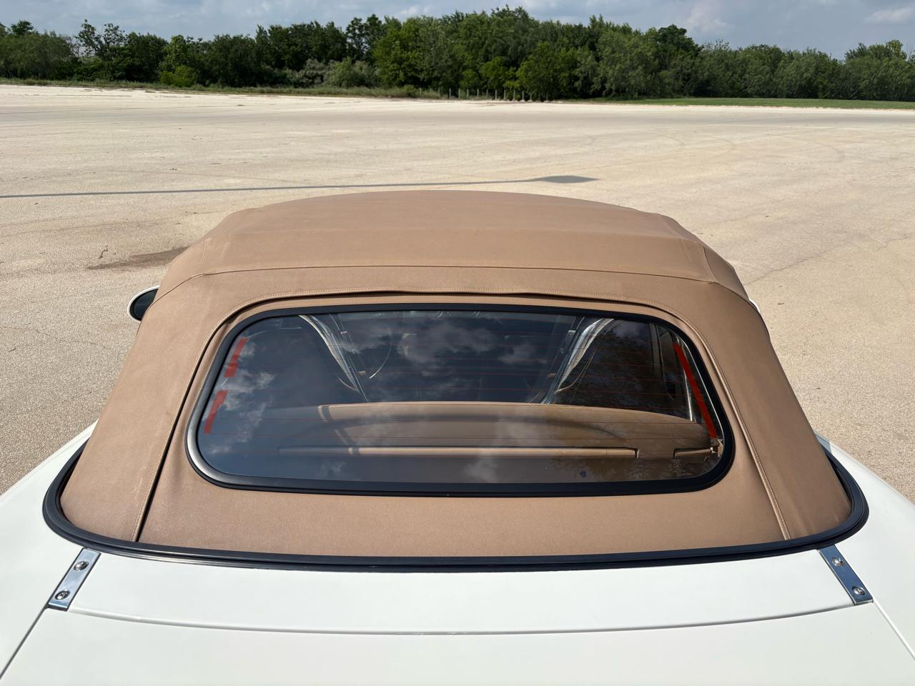 Mazda MX-5 Miata 2dr Conv SE Special Edition 2000