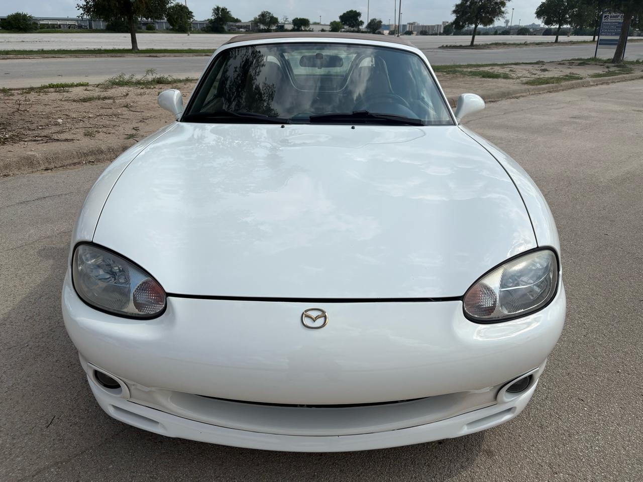 Mazda MX-5 Miata 2dr Conv SE Special Edition 2000