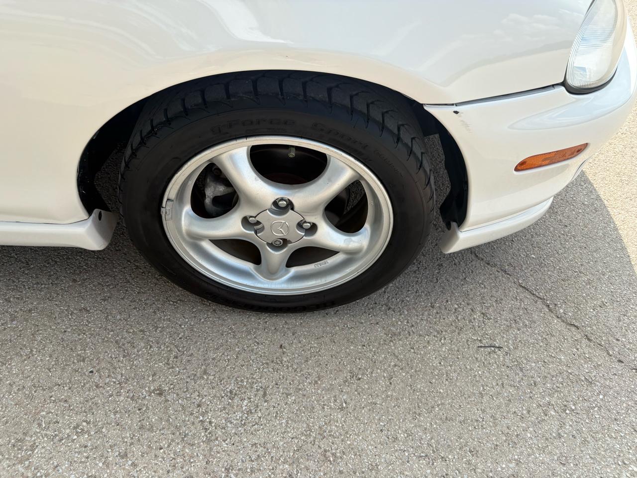 Mazda MX-5 Miata 2dr Conv SE Special Edition 2000