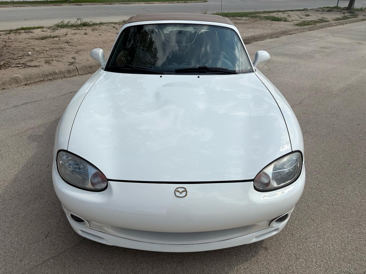 Mazda MX-5 Miata 2dr Conv SE Special Edition 2000