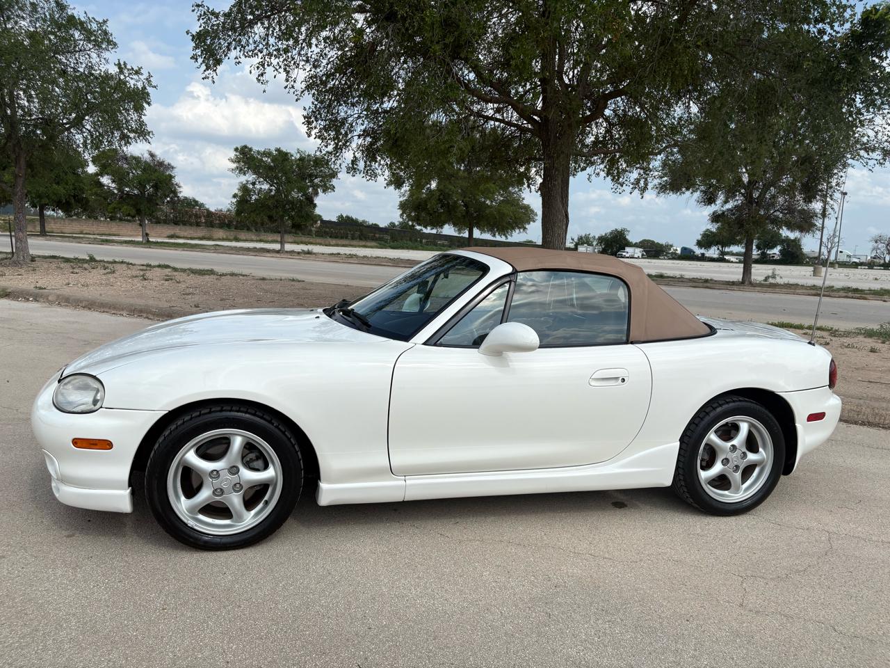 Mazda MX-5 Miata 2dr Conv SE Special Edition 2000
