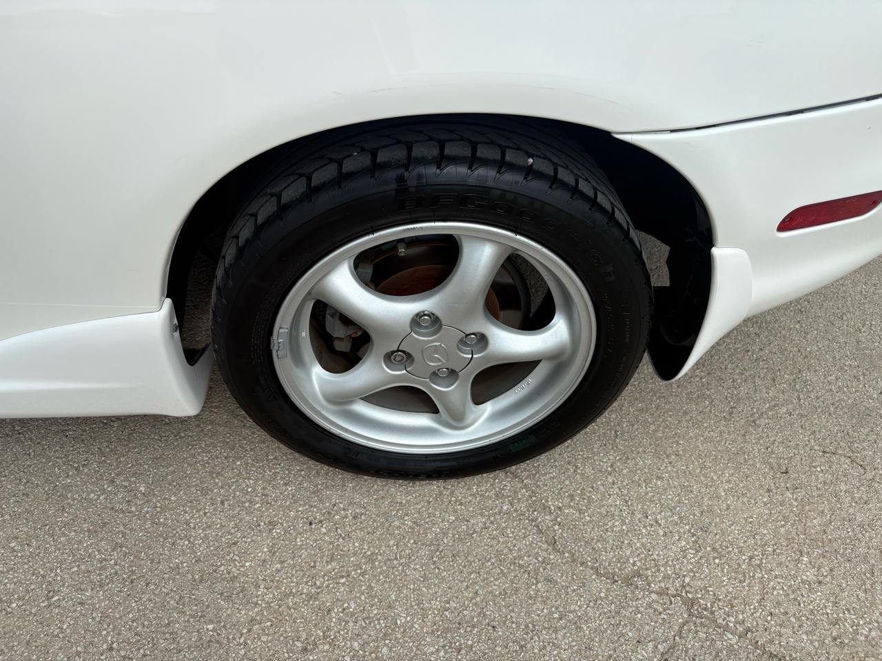 Mazda MX-5 Miata 2dr Conv SE Special Edition 2000