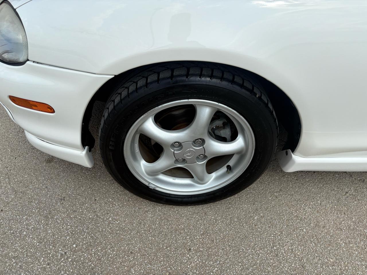 Mazda MX-5 Miata 2dr Conv SE Special Edition 2000