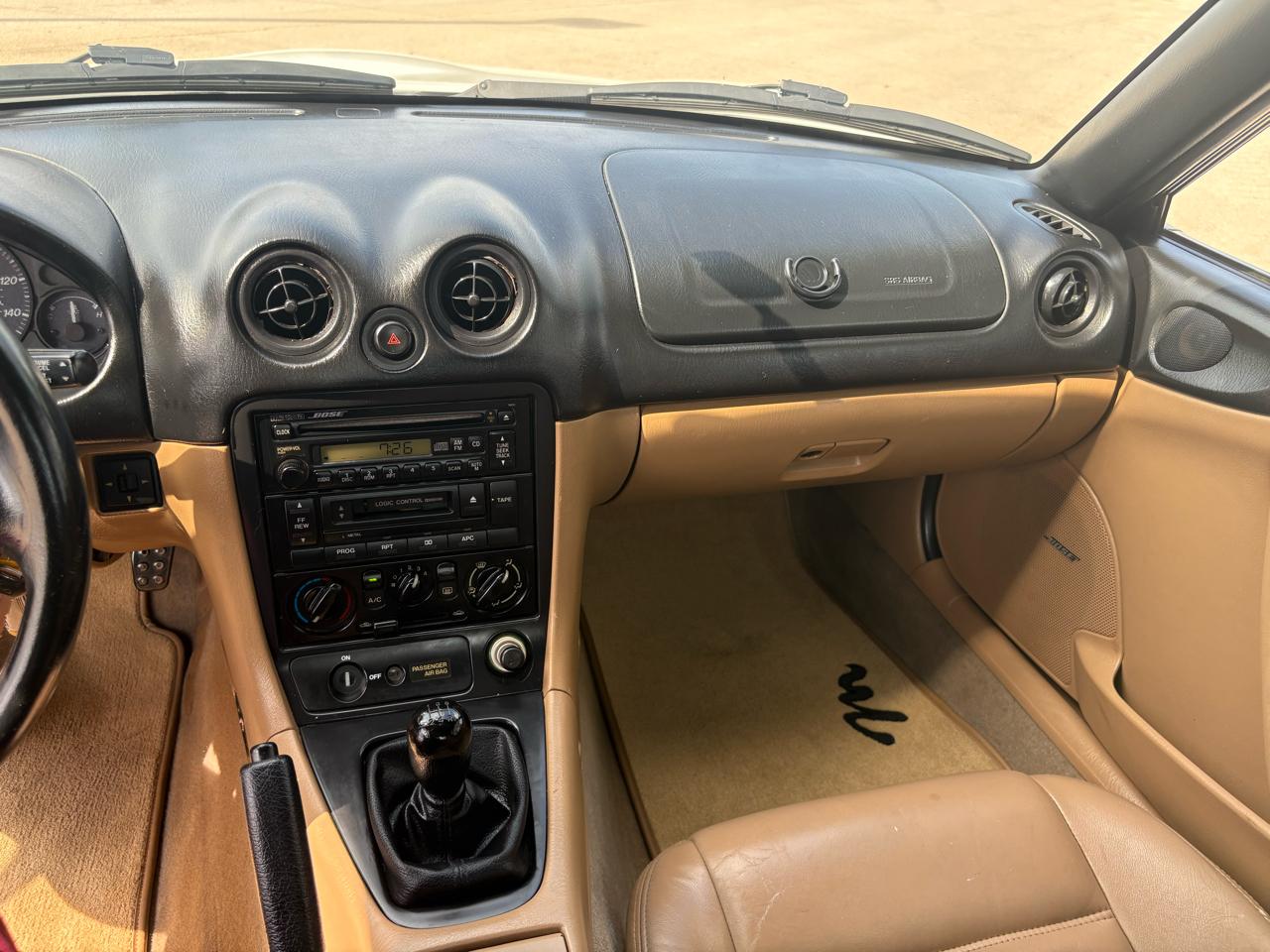Mazda MX-5 Miata 2dr Conv SE Special Edition 2000