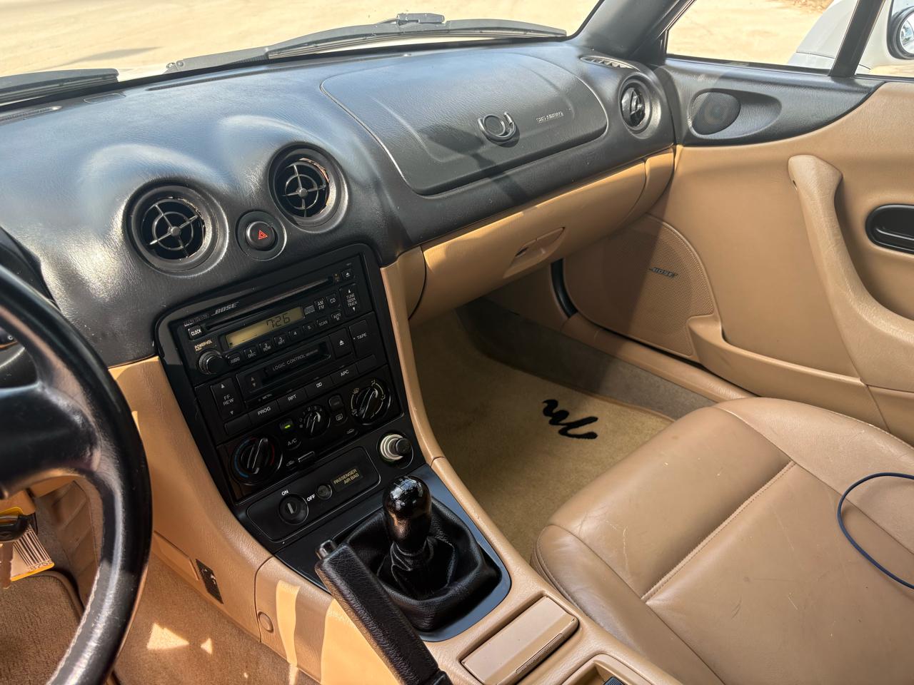 Mazda MX-5 Miata 2dr Conv SE Special Edition 2000