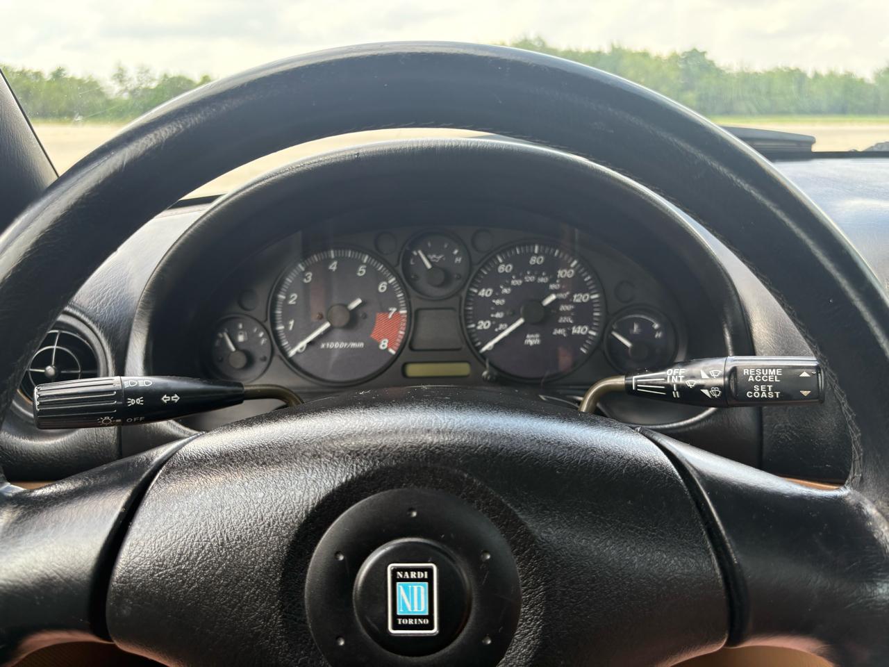 Mazda MX-5 Miata 2dr Conv SE Special Edition 2000