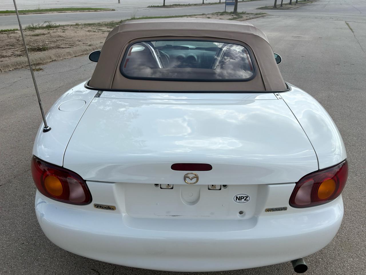 Mazda MX-5 Miata 2dr Conv SE Special Edition 2000