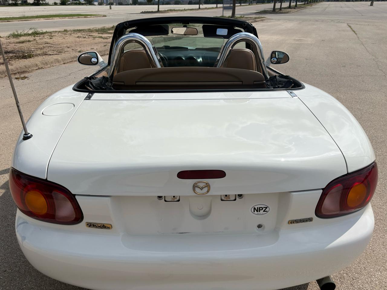 Mazda MX-5 Miata 2dr Conv SE Special Edition 2000