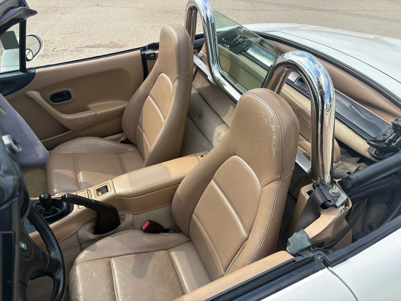 Mazda MX-5 Miata 2dr Conv SE Special Edition 2000