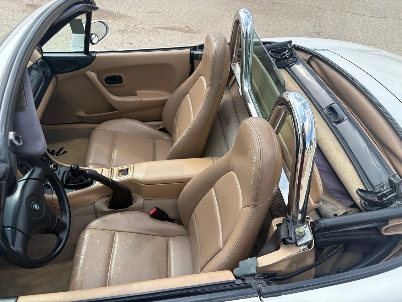 Mazda MX-5 Miata 2dr Conv SE Special Edition 2000