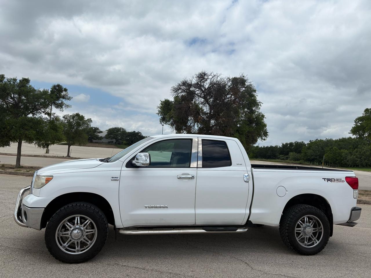 Toyota Tundra 2WD Truck  2010