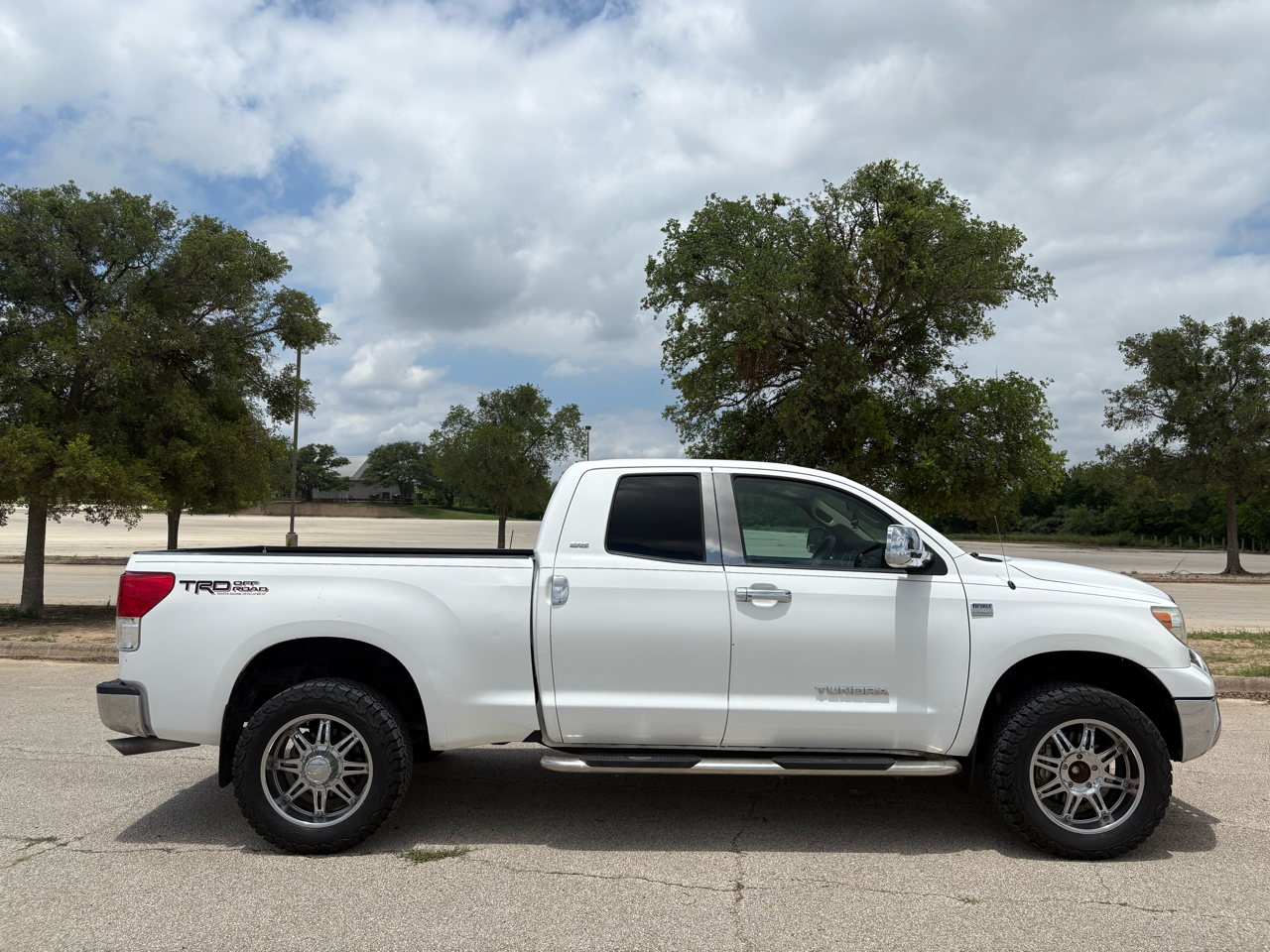 Toyota Tundra 2WD Truck  2010