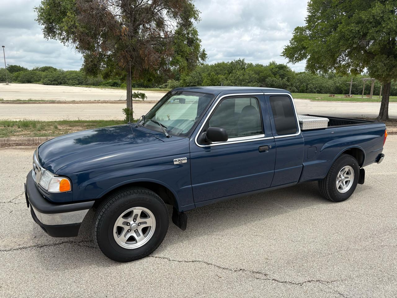 Mazda B-Series 2WD Truck  2001