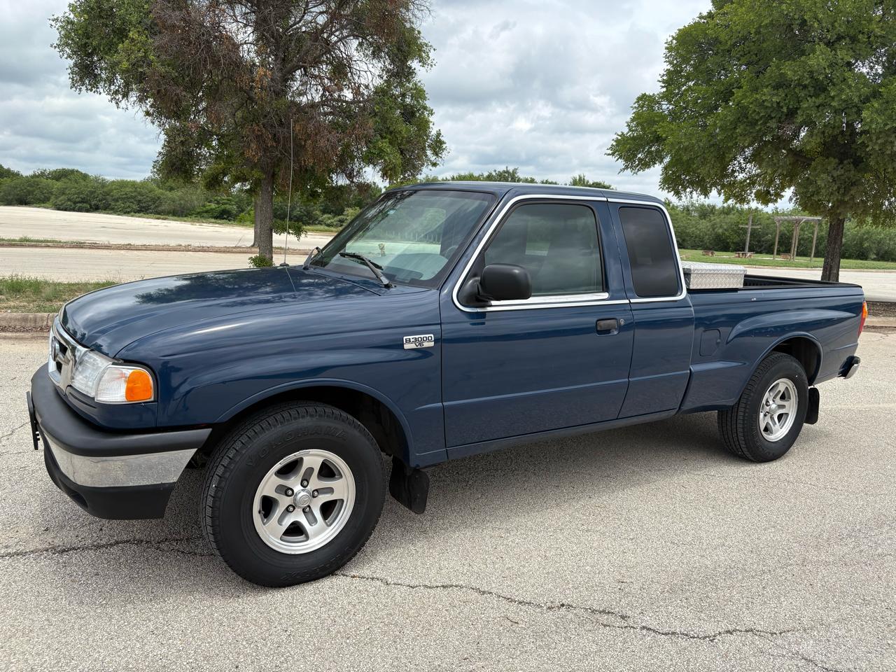 Mazda B-Series 2WD Truck  2001