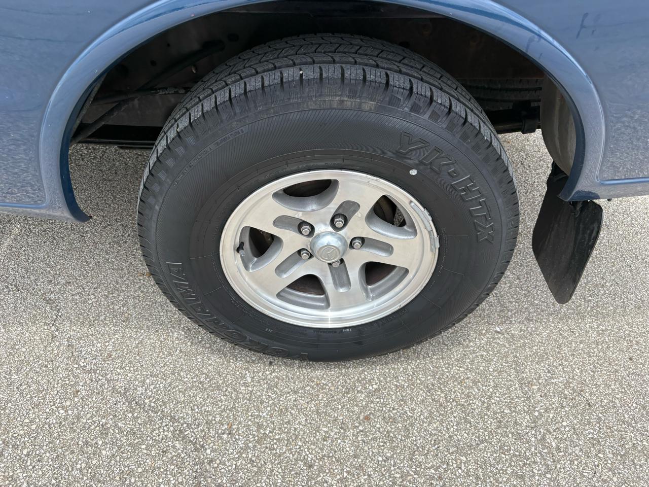 Mazda B-Series 2WD Truck  2001