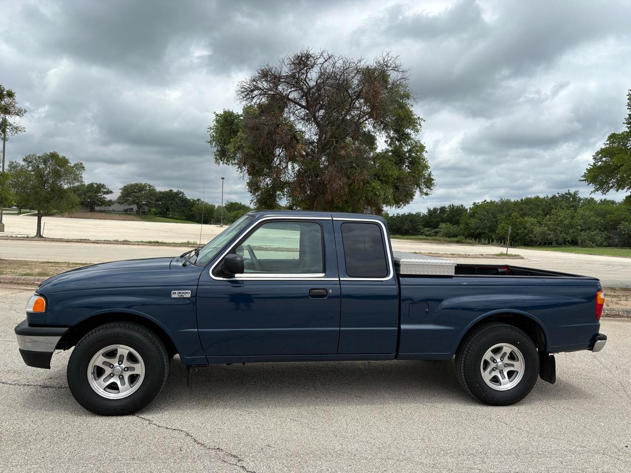 Mazda B-Series 2WD Truck  2001