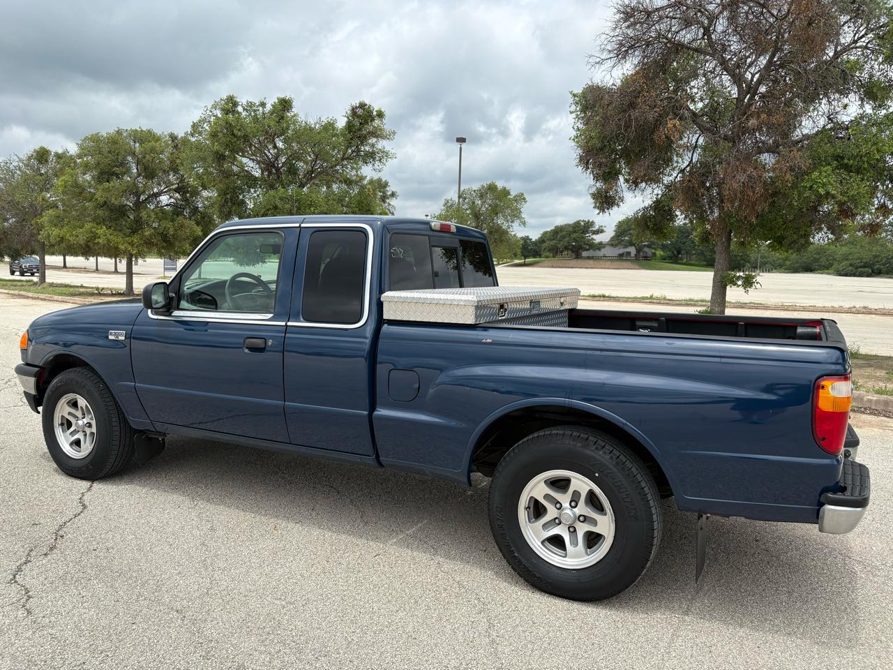 Mazda B-Series 2WD Truck  2001