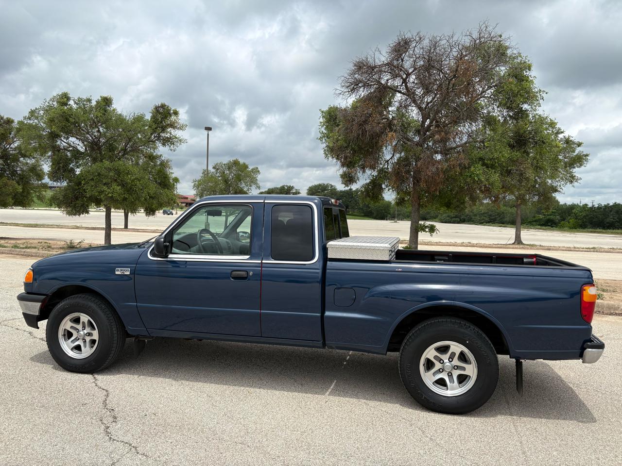 Mazda B-Series 2WD Truck  2001