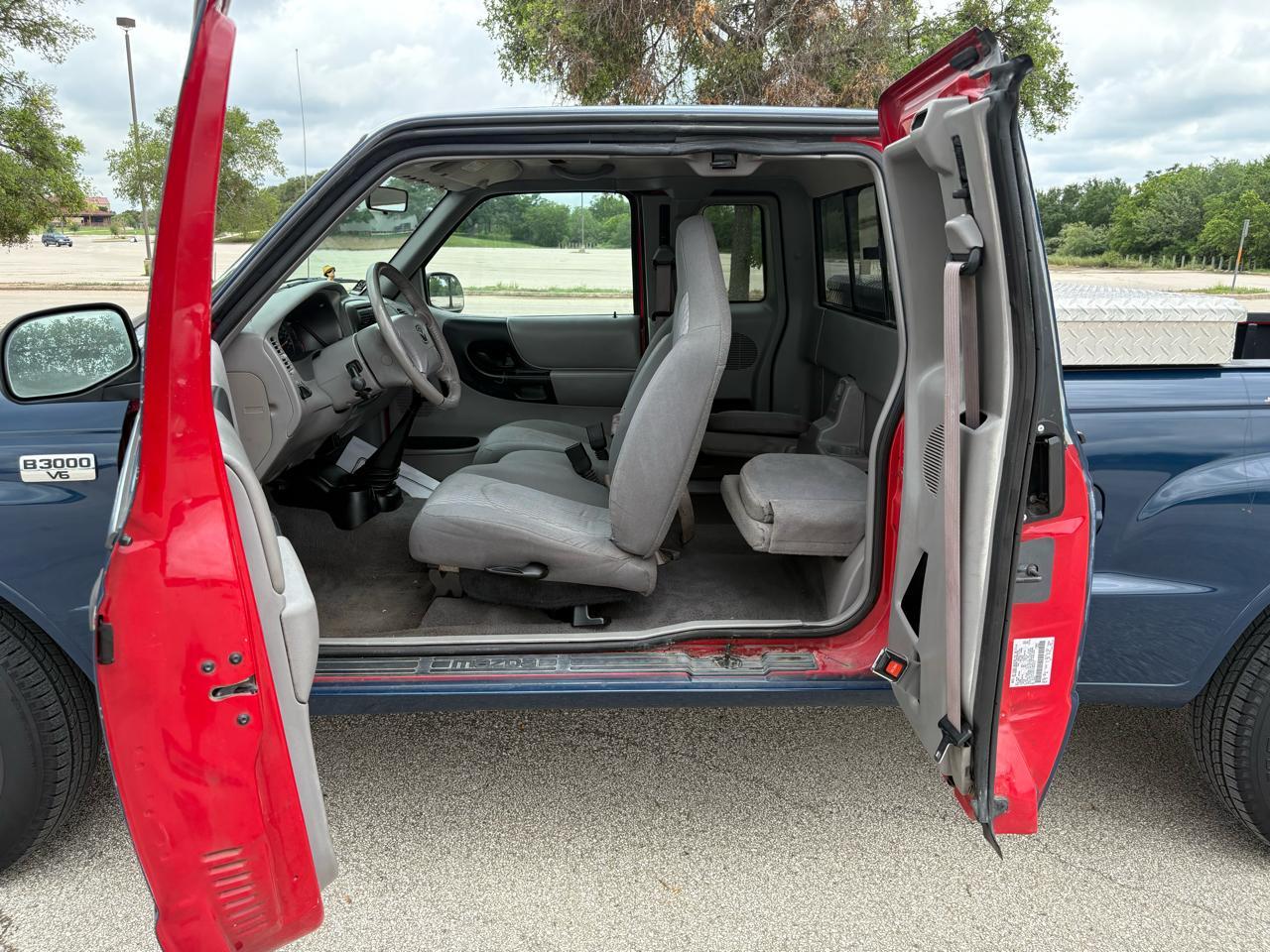 Mazda B-Series 2WD Truck  2001
