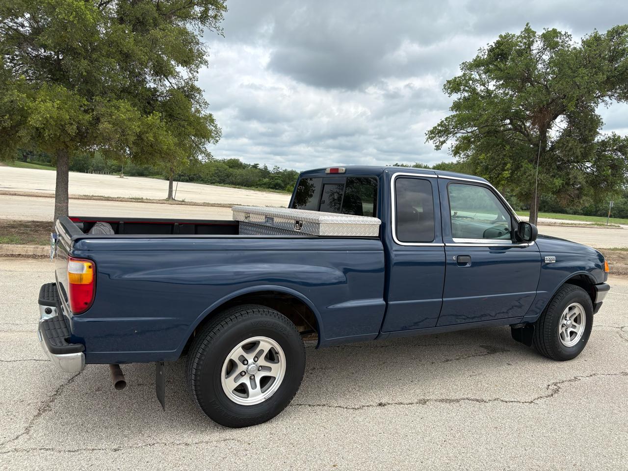 Mazda B-Series 2WD Truck  2001