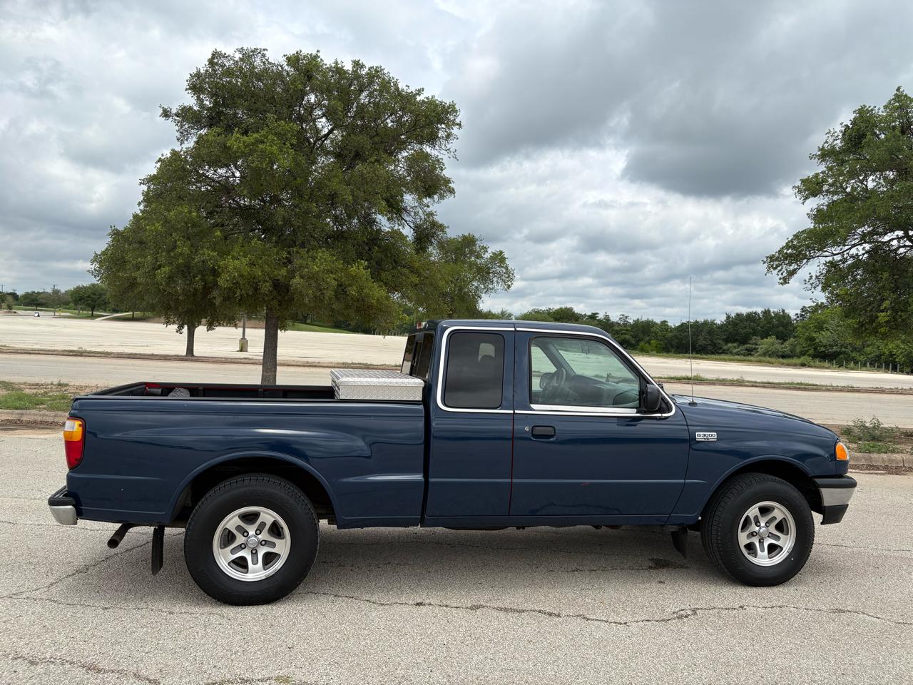 Mazda B-Series 2WD Truck  2001