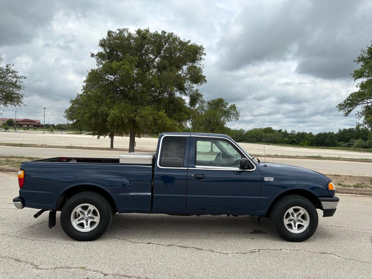 Mazda B-Series 2WD Truck  2001
