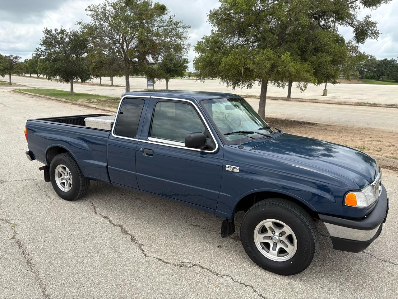 Mazda B-Series 2WD Truck  2001