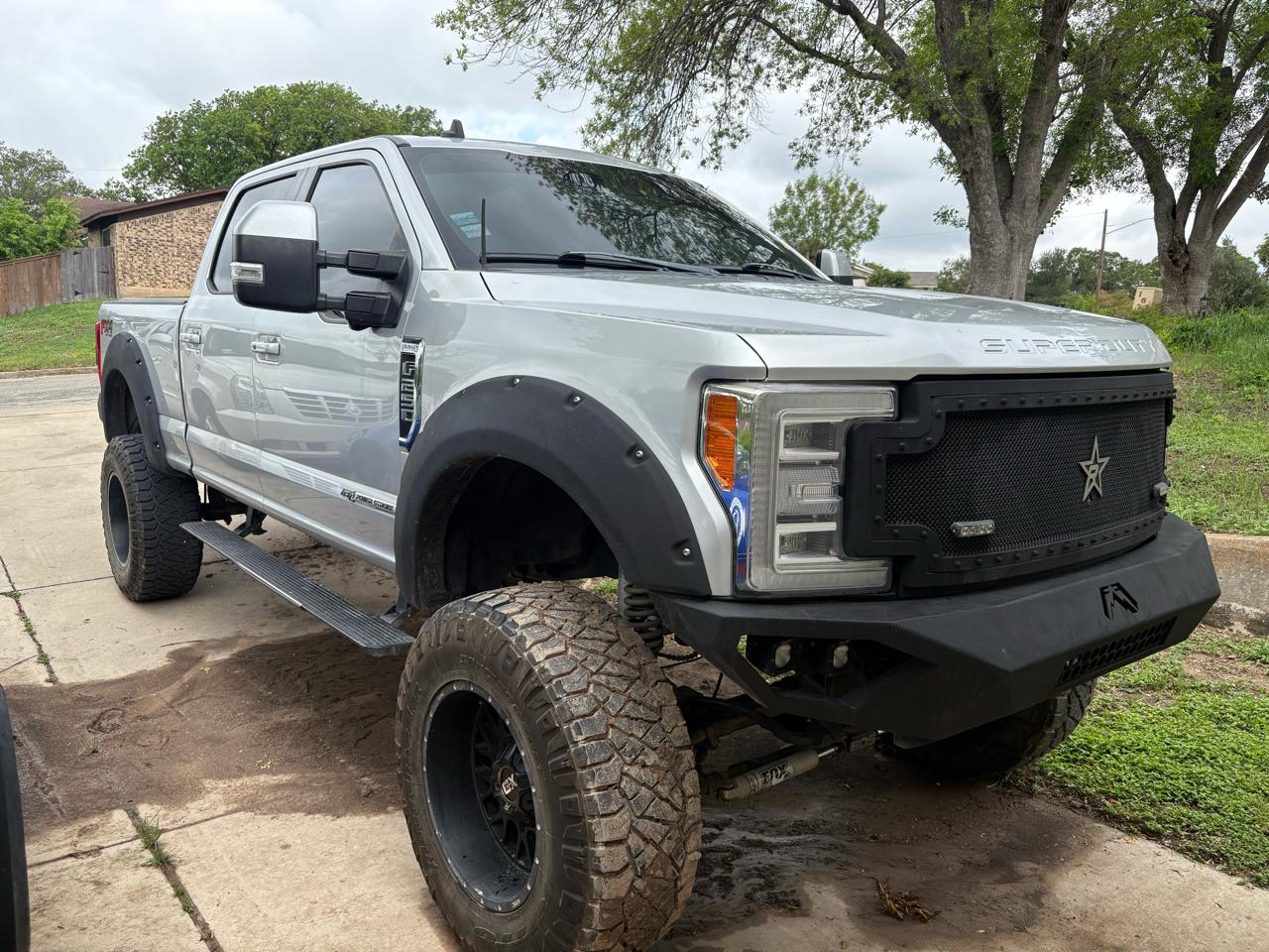 Ford Super Duty F-250 SRW Lariat 4WD Crew Cab 8' Box 2019