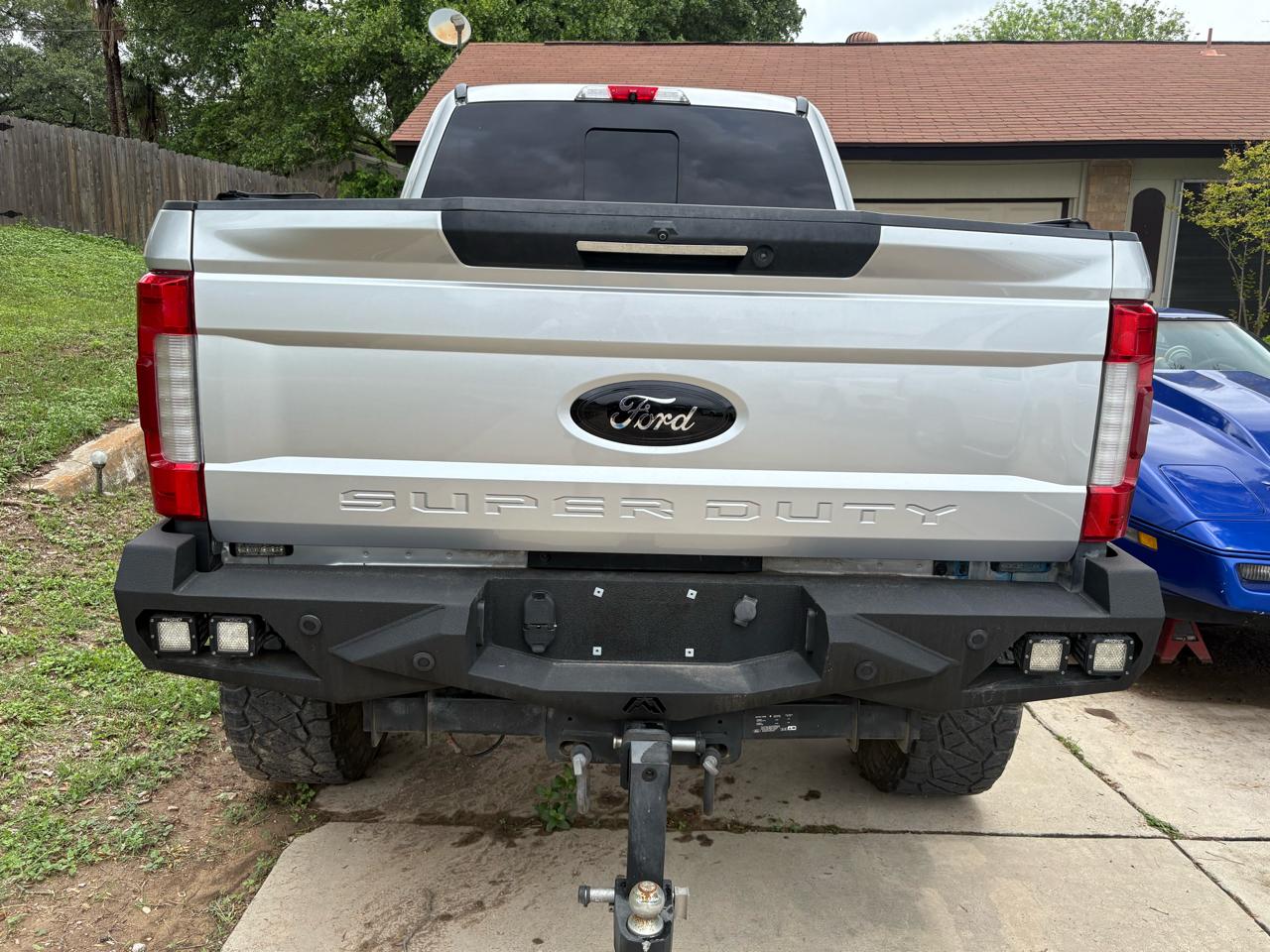 Ford Super Duty F-250 SRW Lariat 4WD Crew Cab 8' Box 2019
