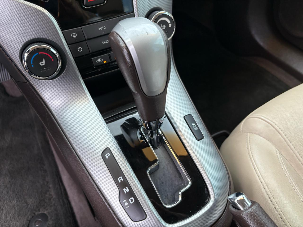 Chevrolet Cruze 4dr Sdn LTZ 2012