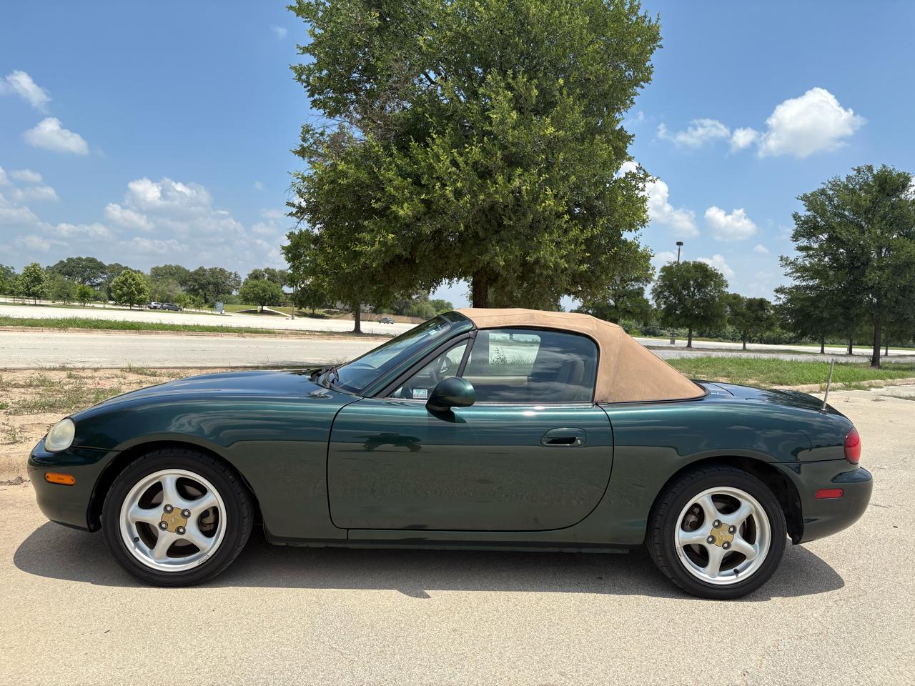 Mazda MX-5 Miata 2dr Convertible 1999