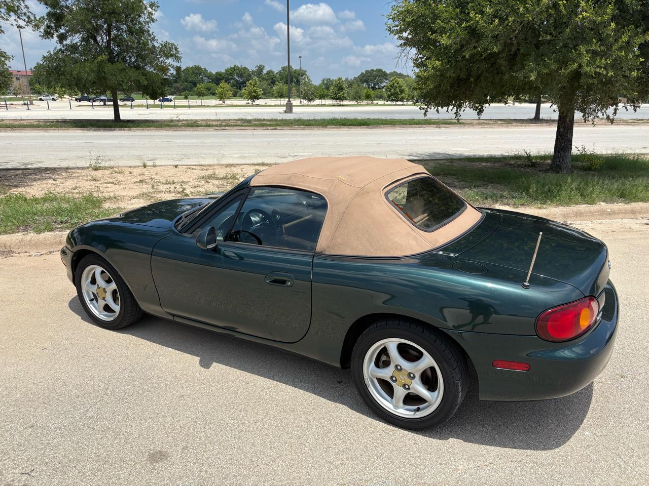 Mazda MX-5 Miata 2dr Convertible 1999