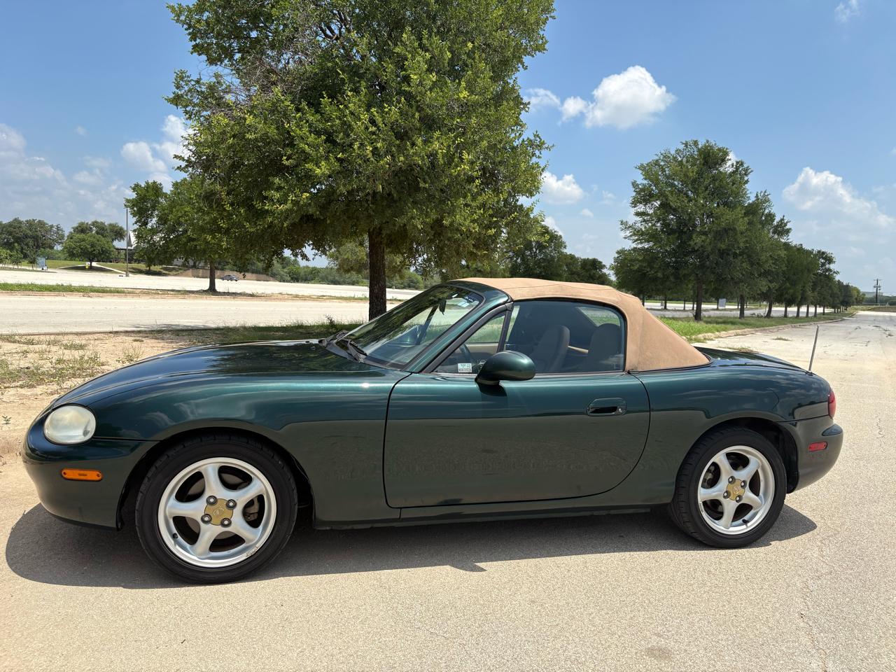 Mazda MX-5 Miata 2dr Convertible 1999