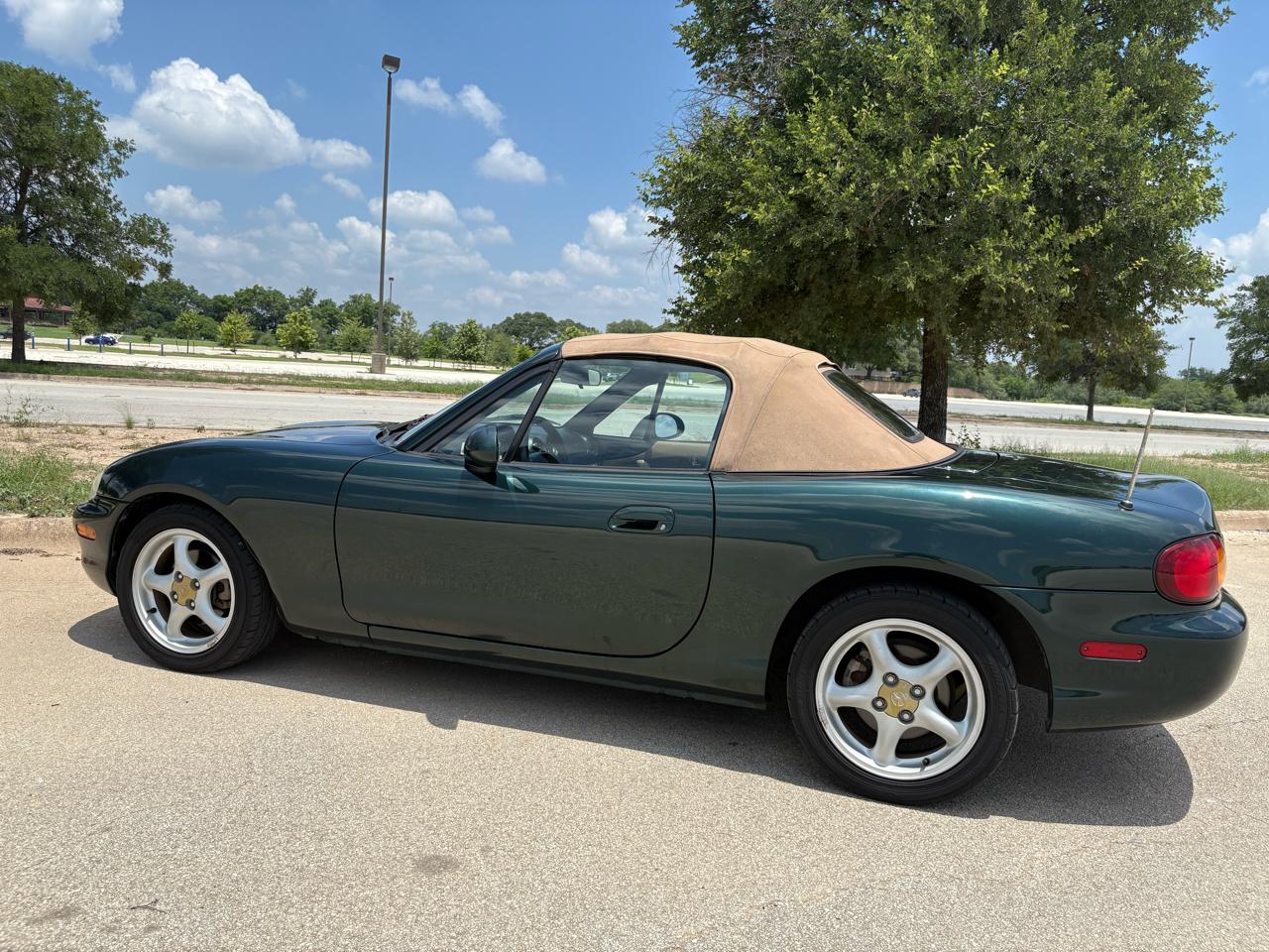 Mazda MX-5 Miata 2dr Convertible 1999