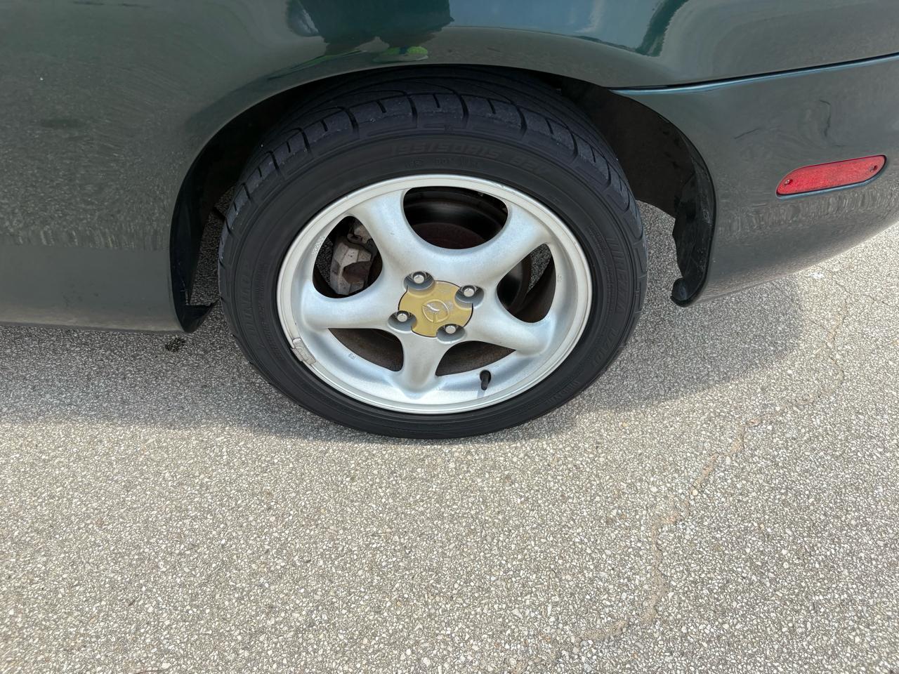 Mazda MX-5 Miata 2dr Convertible 1999