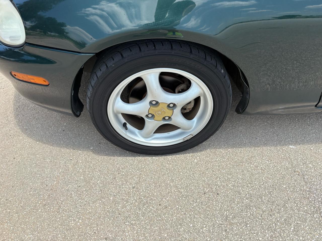 Mazda MX-5 Miata 2dr Convertible 1999