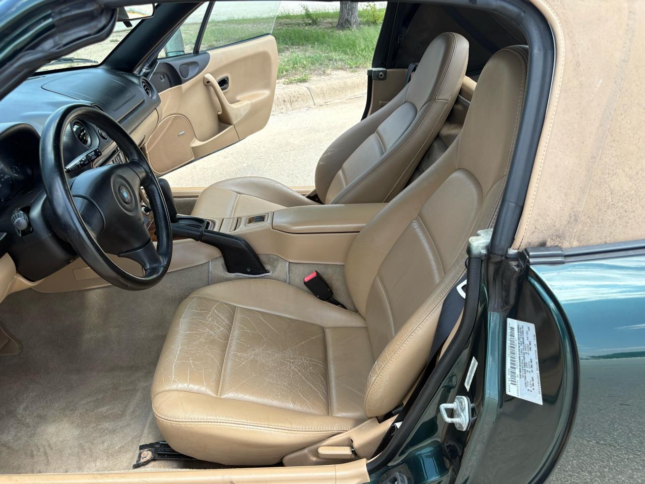 Mazda MX-5 Miata 2dr Convertible 1999