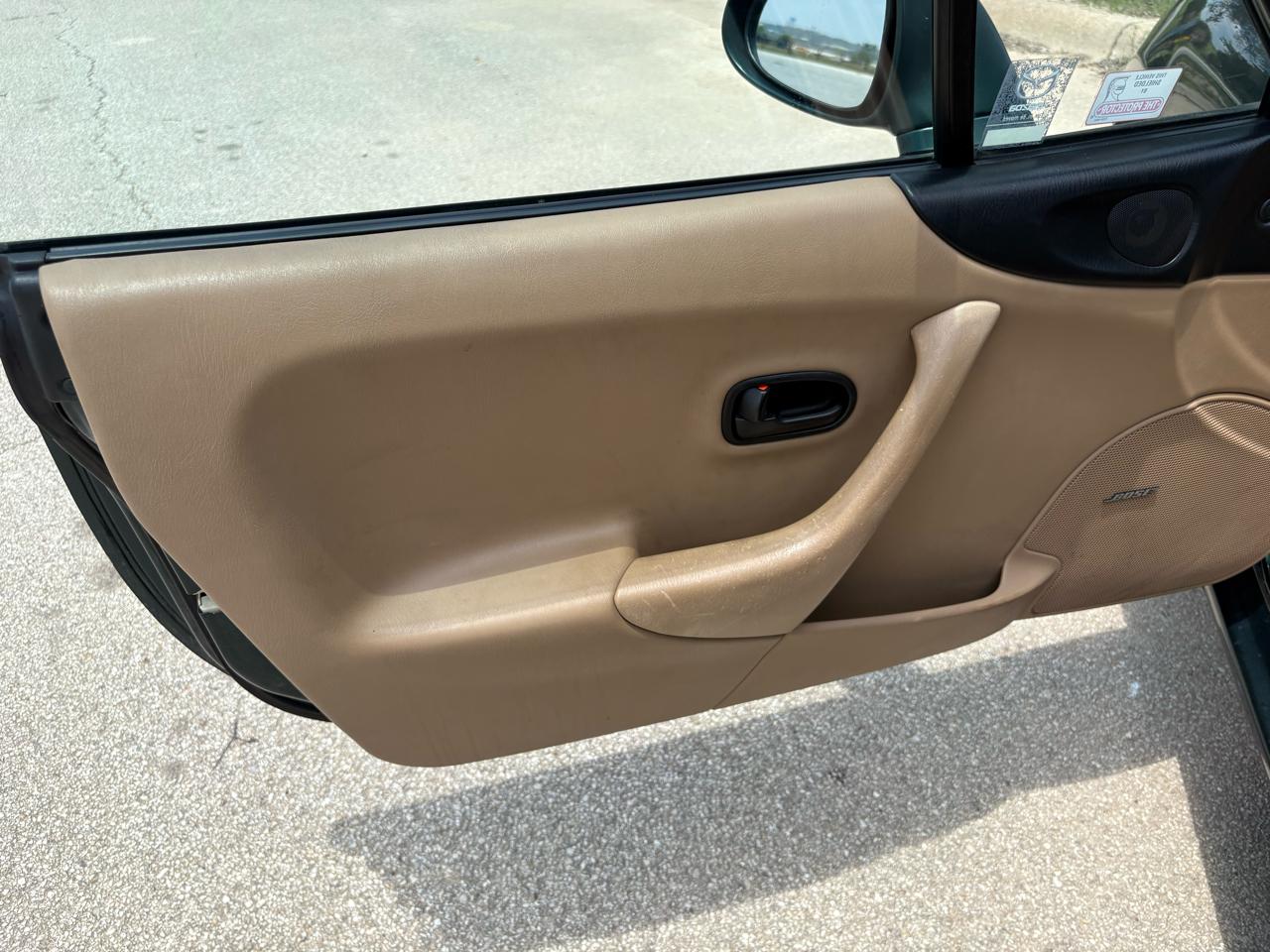 Mazda MX-5 Miata 2dr Convertible 1999