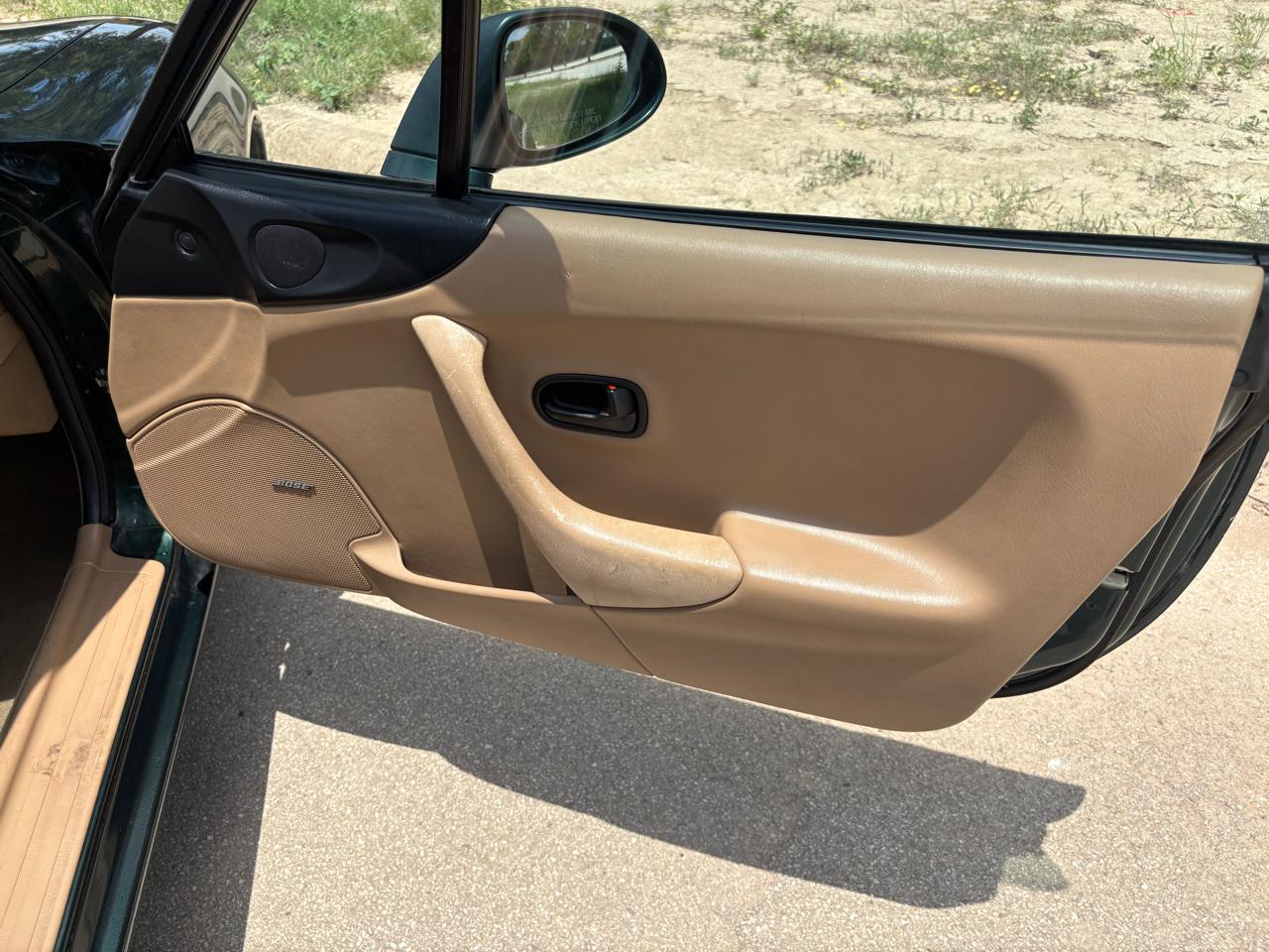 Mazda MX-5 Miata 2dr Convertible 1999