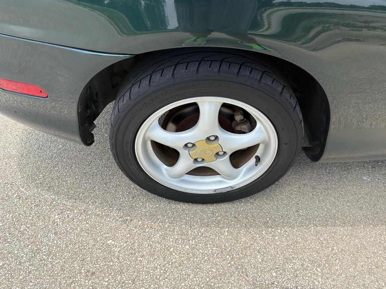 Mazda MX-5 Miata 2dr Convertible 1999
