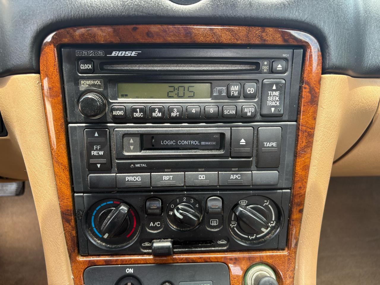 Mazda MX-5 Miata 2dr Convertible 1999