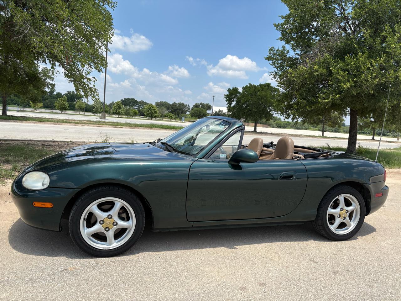 Mazda MX-5 Miata 2dr Convertible 1999