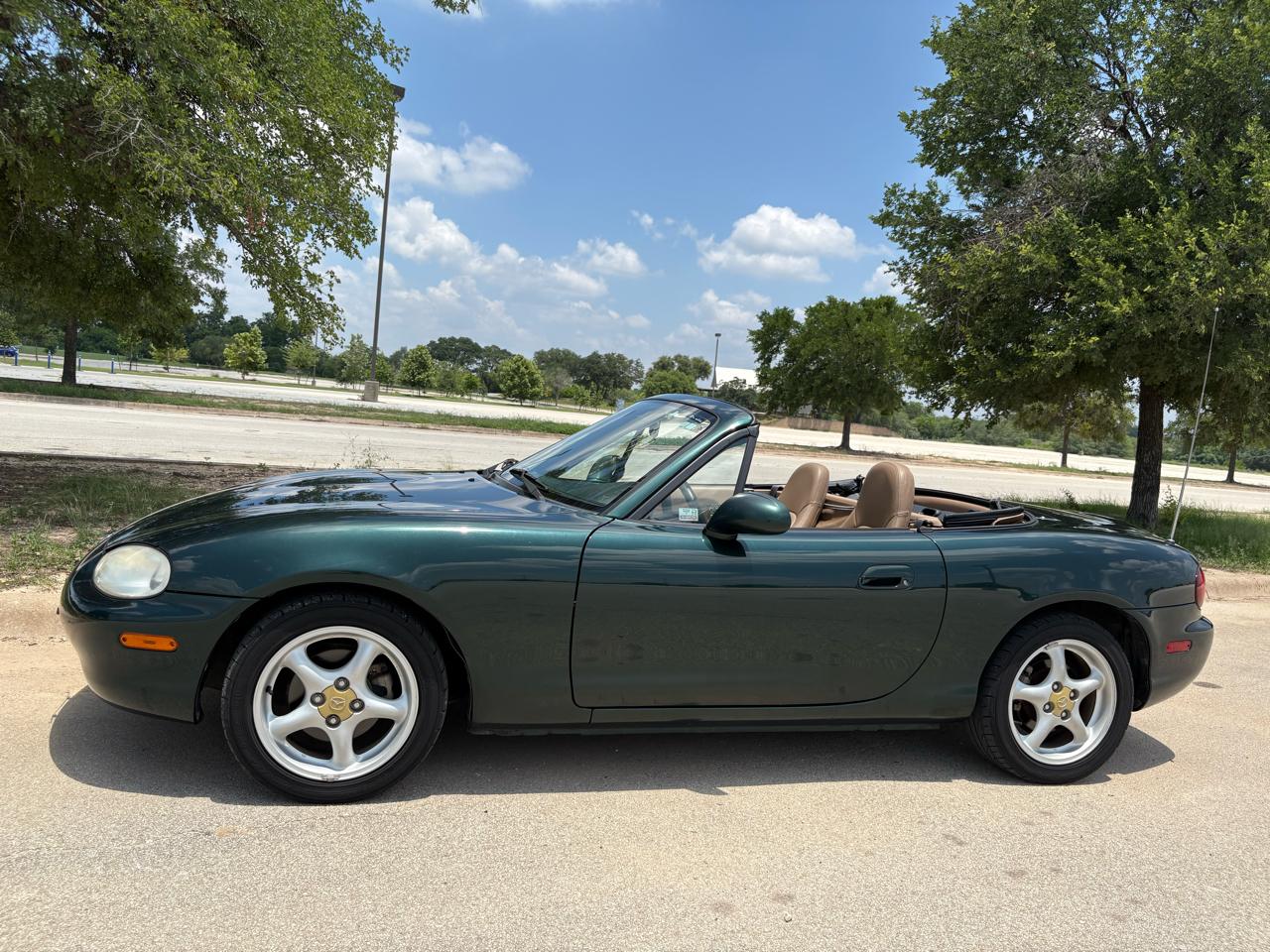 Mazda MX-5 Miata 2dr Convertible 1999