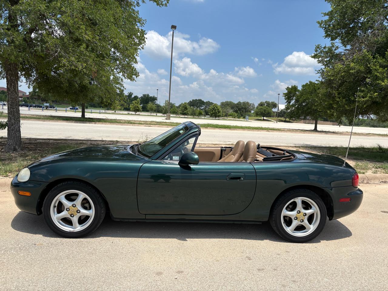 Mazda MX-5 Miata 2dr Convertible 1999
