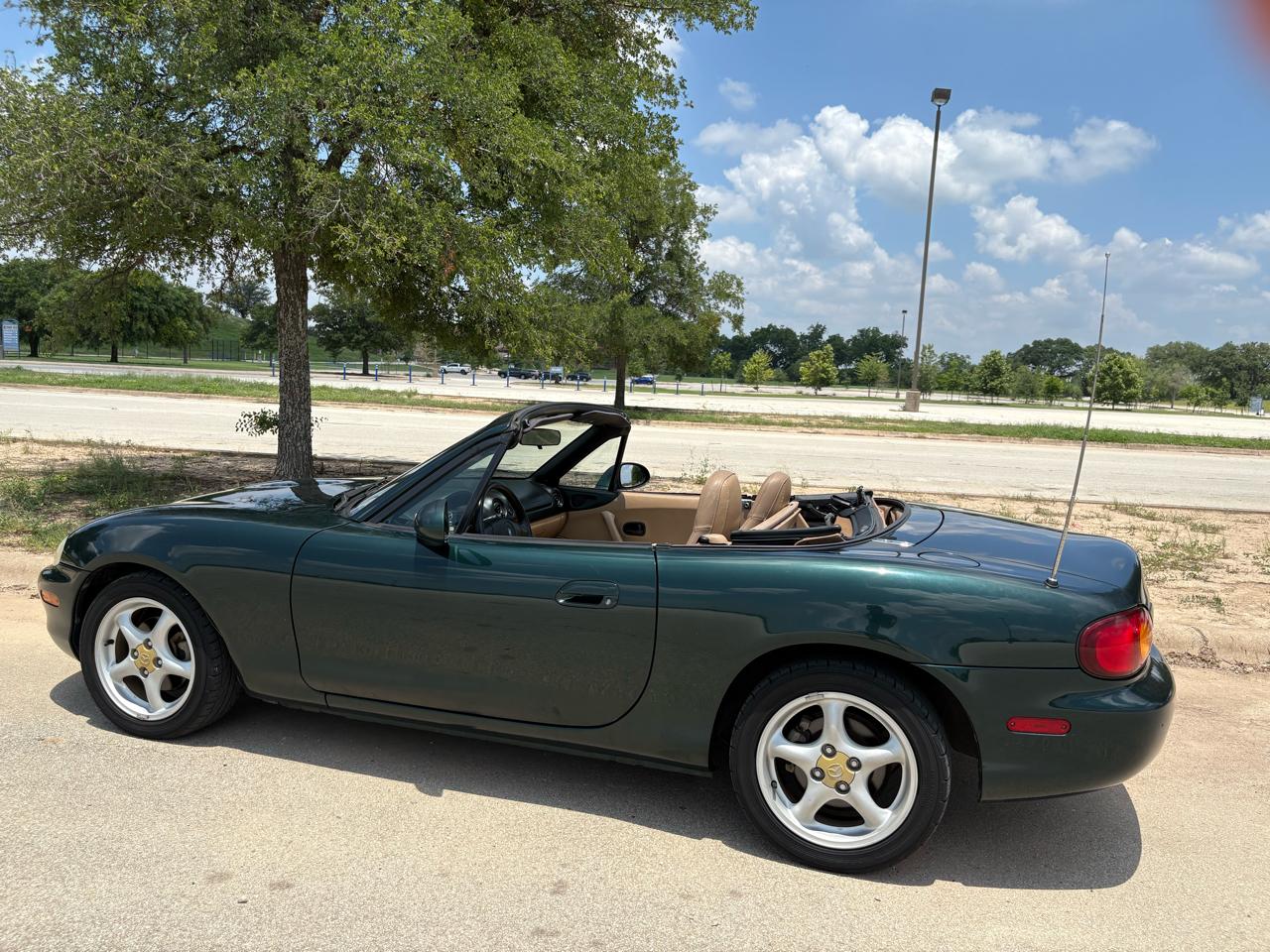 Mazda MX-5 Miata 2dr Convertible 1999